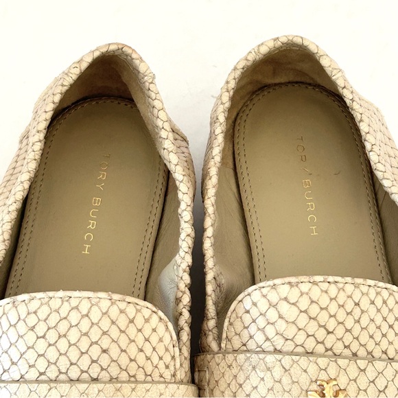 Tory Burch Ballet Loafer Flats Shoes Snakeskin Leather Gold Logo Beige Size 5.5 - Picture 10 of 16